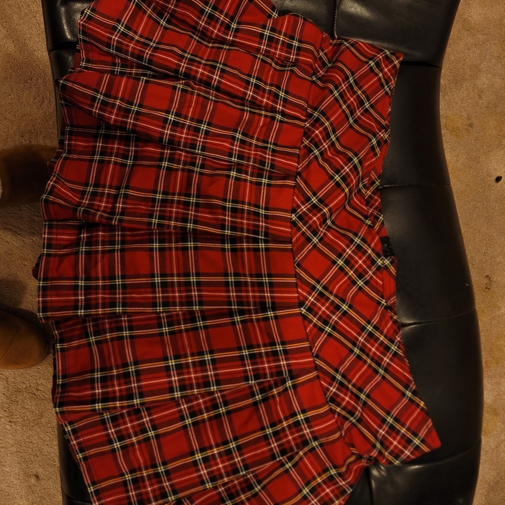 TIPP red plaid skirt